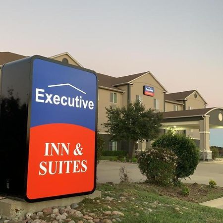 Executive Inn & Suites مارلن المظهر الخارجي الصورة